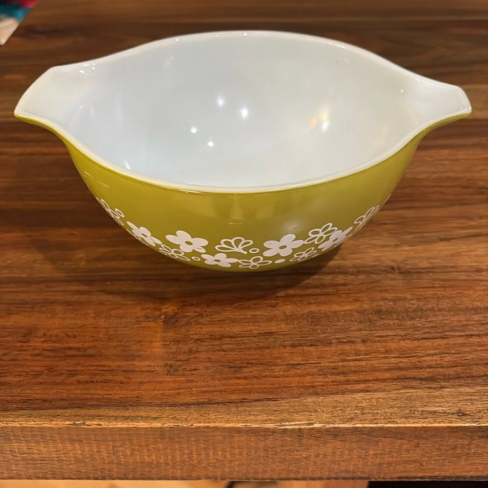 Vintage Pyrex Spring Blossom Green “ Crazy Daisy” Cinderella Style Ovenware